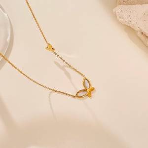 1 pezzo squisito ciondolo a forma di farfalla in acciaio inossidabile color oro da donna h5 Immagine7