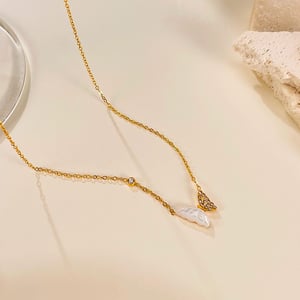 1 pezzo di collana con ciondolo a forma di farfalla in acciaio inossidabile color oro da donna h5 Immagine6