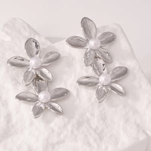 1 Pair Luxurious Series Sweet Flower Stainless Steel Gold Color Women's Drop Earrings h5 Picture6