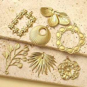 1 Piece Classic Series Daily Flower Stainless Steel Gold Color Women's Pendants h5 Picture3