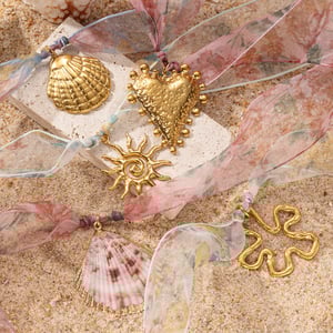 1 collar con colgante de acero inoxidable color dorado oceánico h5 Imagen2