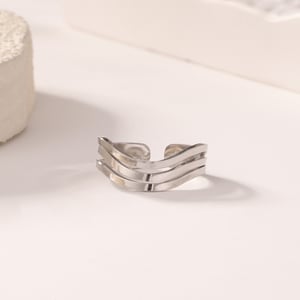 Anillos llamativos de acero inoxidable en color dorado con tira clásica de serie simple de 1 pieza h5 Imagen5