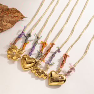 1 Piece Retro Heart Stainless Steel Gold Color Pendant Necklaces h5 Picture4