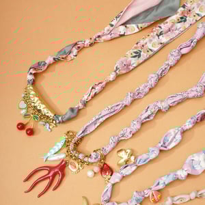 Collier pendentif en acier inoxydable doré pour femme, série romantique, joli foulard corail h5 Image3