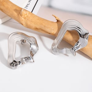1 Paar lässige Ohrstecker aus goldfarbenem Edelstahl h5 Bild4
