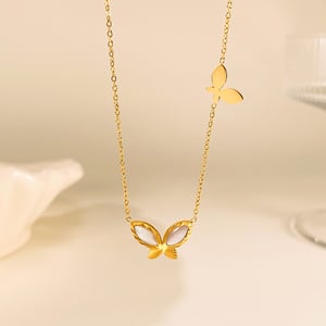 1 pezzo squisito ciondolo a forma di farfalla in acciaio inossidabile color oro da donna h5 Immagine5