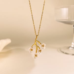 1 Piece Delicate Flower Stainless Steel Gold Color Women's Pendant Necklaces h5 Picture3