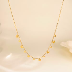 1 pezzo di collana con ciondolo a forma di farfalla in acciaio inossidabile color oro da donna h5 Immagine5