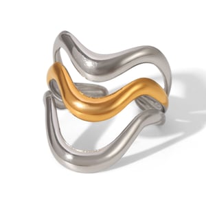Anillos llamativos de acero inoxidable en color dorado con líneas simples diarias de 1 pieza h5