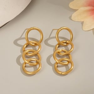 1 par de pendientes sencillos de acero inoxidable con forma circular para mujer, color dorado h5 Imagen4