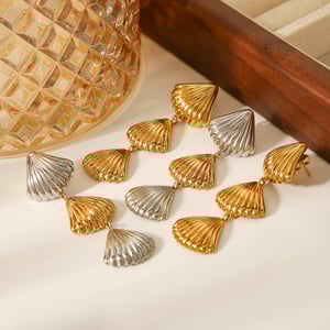 1 par de pendientes sencillos de concha de acero inoxidable color dorado para mujer h5 Imagen3