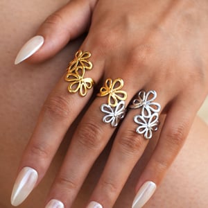 Anillos llamativos de acero inoxidable en color dorado con diseño de flor simple de serie simple de 1 pieza h5 Imagen5