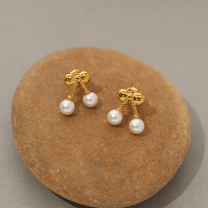 1 par de pendientes de botón de acero inoxidable color dorado con diseño de cereza dulce para mujer h5 Imagen4