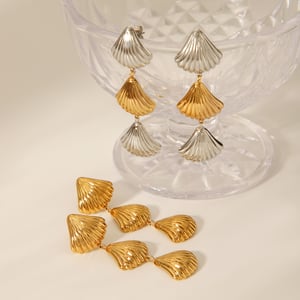 1 par de pendientes sencillos de concha de acero inoxidable color dorado para mujer h5 Imagen5