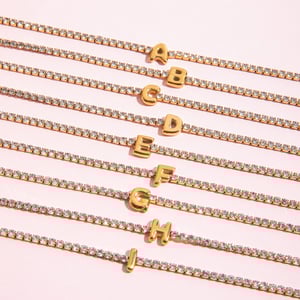Bracelet à breloques pour femme en acier inoxydable doré avec lettres délicates h5 Image8