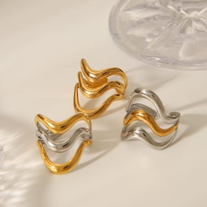 Anillos llamativos de acero inoxidable en color dorado con líneas simples diarias de 1 pieza h5 Imagen6