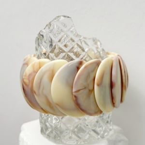 1 brazalete de acrílico de lujo con degradado retro para mujer. h5 Imagen3