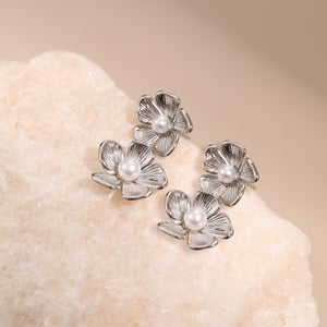 1 Paar luxuriöse, elegante Ohrringe mit Blumen- und Schleifenknoten aus Edelstahl für Damen h5 Bild4