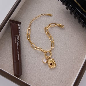 Anspruchsvolles rechteckiges Schmuckset aus Edelstahl mit goldfarbenem Zirkonia für Damen h5 Bild5