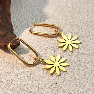 1 Paar goldfarbene Ohrhänger aus Edelstahl mit Blumenmotiv h5 Bild3