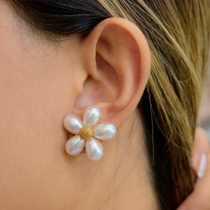 1 Pair Elegant Flower Stainless Steel Gold Color Shell Women's Stud Earrings h5 Picture3