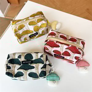 1 Piece Classic Creatively Designed Cute Mushroom Women's Makeup Bags h5 Picture3