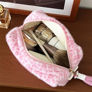 1 Piece Romantic  Retro Leopard Print Plush Women's Makeup Bags h5 Picture4