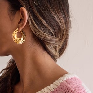 1 Pair Stylish Flower Hollowed-out Stainless Steel Gold Color Women's Hoop Earrings h5 Picture4