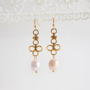 1 Pair Elegant Droplet Stainless Steel Gold Color Pearl Women's Drop Earrings h5 Picture6