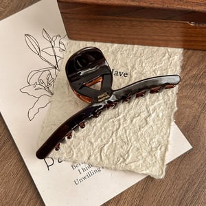 1 Piece  Casual Letter Solid Color Acetate Women's Hair Claws h5