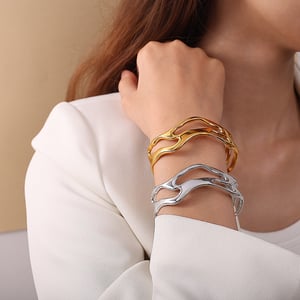 1 Stück einfaches, unregelmäßig geformtes Manschettenarmband aus Edelstahl in Goldfarbe h5 Bild4