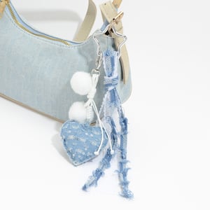 1 pieza de dije para bolso de corazón de mezclilla con bola de peluche h5 Imagen3