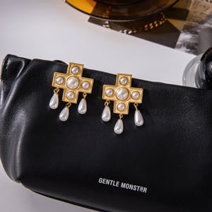 1 Paar luxuriöse Tropfenkreuz-Ohrringe aus Edelstahl in Goldfarbe für Damen h5 Bild6