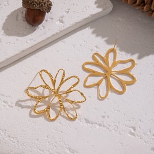 1 paire de boucles d'oreilles à tige en acier inoxydable couleur or en forme de fleur h5 Image3