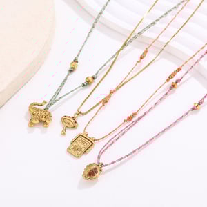 1 collar colgante sofisticado de acero inoxidable con diseño de fresa para mujer h5 Imagen3