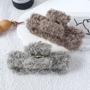 1 pince à cheveux simple, mignonne et unie en fourrure pour femme h5 Image3