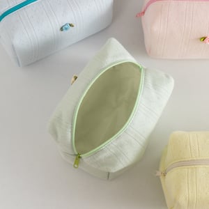 1 Piece Sweet Flower Polyester Makeup Bag h5 Picture4