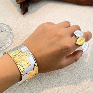 1 Parça Çiçek Şeklinde Paslanmaz Çelik Karışık Renkli Manşet Bileklik h5 Resim3