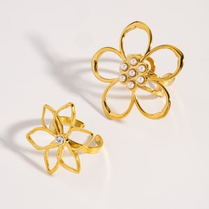 Bague simple et élégante en acier inoxydable à motif floral (1 pièce) h5 Image3