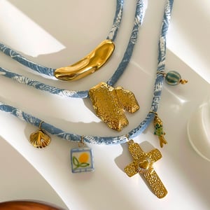 Collana in tessuto con ciondolo a forma di croce color oro da 1 pezzo h5 Immagine3