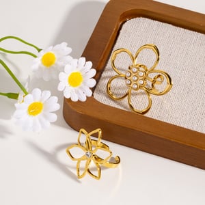 Bague simple et élégante en acier inoxydable à motif floral (1 pièce) h5 Image2