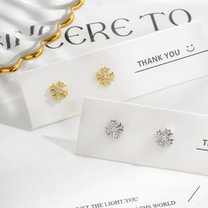 Boucles d'oreilles piercing femme en cuivre et zircon, simple croix (1 pièce) h5 Image5