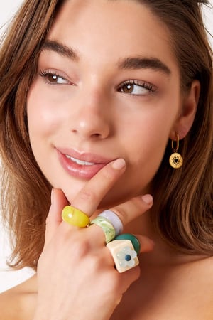 Ring aus Polyharz Rosa Resin 18 h5 Bild2