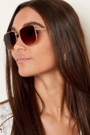 Sonnenbrille in dunklen Tönen Grau & Goldfarbe Metall h5 Bild5