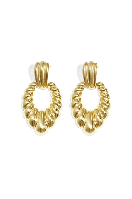 Statement earrings shell motif 2