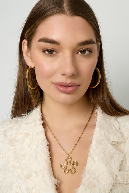 Necklace with hanging flower charm