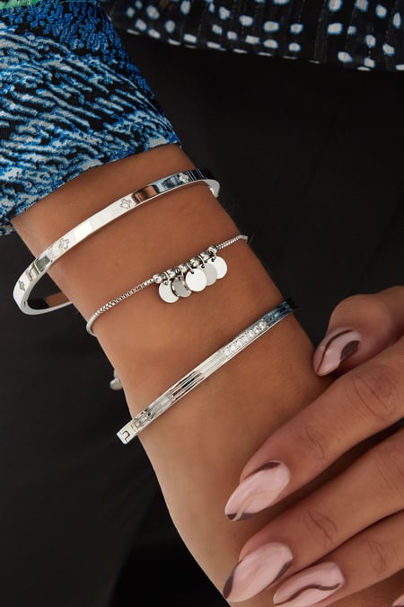 Slave bracelet stones in the middle - Silver Color color