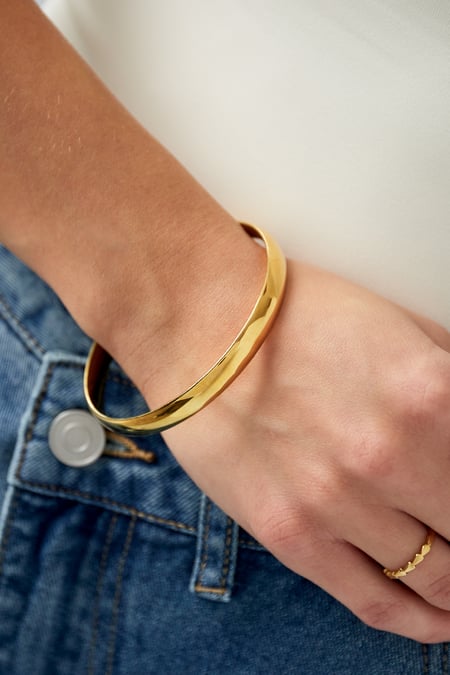 Solid bangle