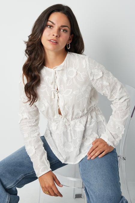 Top mit Blütenschleife