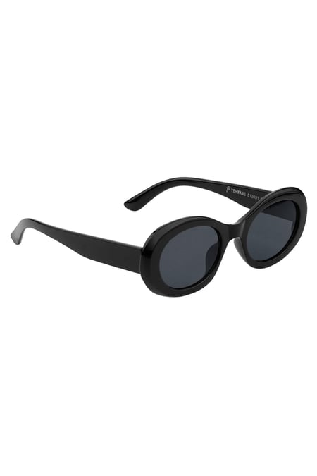 Eine Sonnenbrille sieht edel aus 2